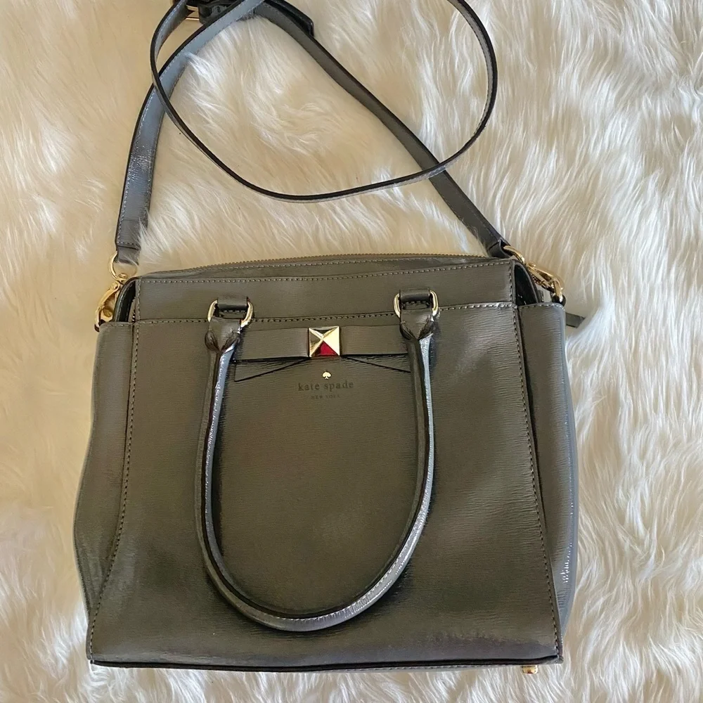 kate spade New York Beacon Court Jeanne Leather Tote Bag in gray shadow